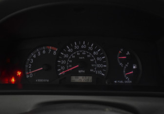 Подержанный автомобиль Toyota Corolla Sedan 2002 года (15 фото)