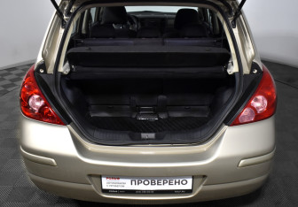 Подержанный автомобиль Nissan Tiida Hatchback 2011 года (17 фото)