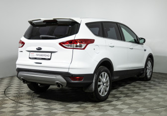 Подержанный автомобиль Ford Kuga 2016 года (5 фото)