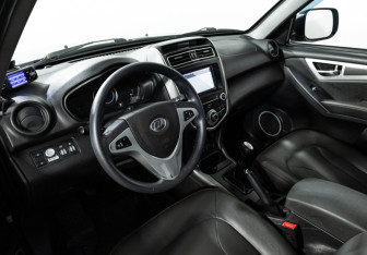 Подержанный автомобиль Lifan X60 2017 года (11 фото)