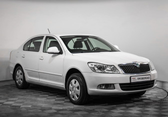 Подержанный автомобиль Skoda Octavia Liftback 2012 года (3 фото)