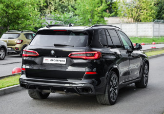 Подержанный автомобиль BMW X5 2019 года (6 фото)