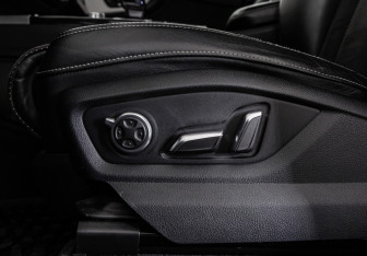 Подержанный автомобиль Audi Q7 2015 года (31 фото)