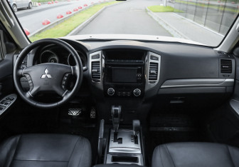 Подержанный автомобиль Mitsubishi Pajero 2019 года (11 фото)