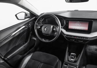 Подержанный автомобиль Skoda Octavia Liftback 2021 года (9 фото)