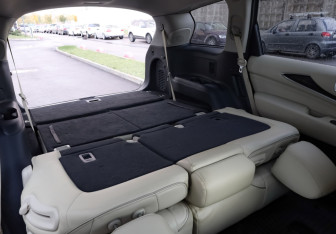 Подержанный автомобиль Infiniti QX60 2017 года (32 фото)