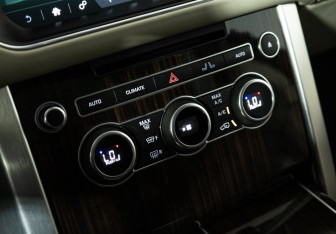 Подержанный автомобиль Land Rover Range Rover 2017 года (24 фото)