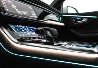 Подержанный автомобиль Audi Q8 2019 года (23 фото)