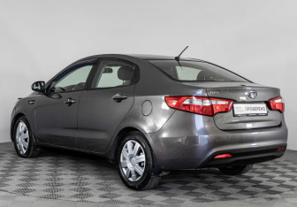 Подержанный автомобиль Kia Rio Sedan 2012 года (7 фото)