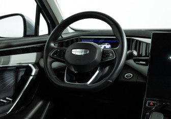 Подержанный автомобиль Geely Atlas 2023 года (15 фото)