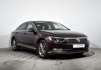 Подержанный автомобиль Volkswagen Passat Sedan 2017 года (3 фото)