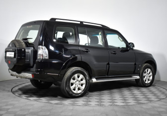 Подержанный автомобиль Mitsubishi Pajero 2013 года (2 фото)