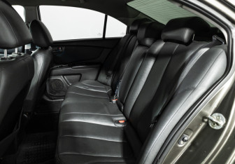 Подержанный автомобиль Kia Magentis 2010 года (10 фото)