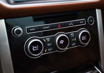 Подержанный автомобиль Land Rover Range Rover 2017 года (20 фото)