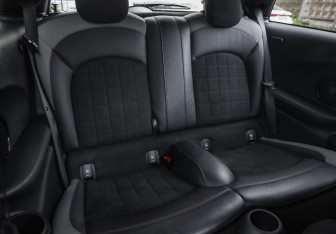 Подержанный автомобиль MINI Hatch 2020 года (24 фото)