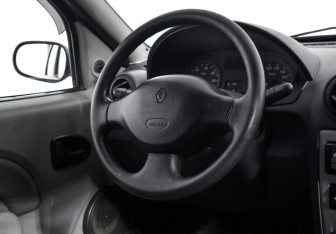 Подержанный автомобиль Renault Logan Sedan 2009 года (14 фото)