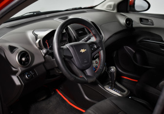 Подержанный автомобиль Chevrolet Aveo Sedan 2012 года (9 фото)