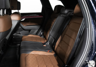 Подержанный автомобиль Volkswagen Touareg 2019 года (10 фото)