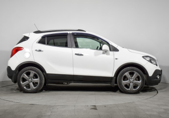 Подержанный автомобиль Opel Mokka 2013 года (4 фото)