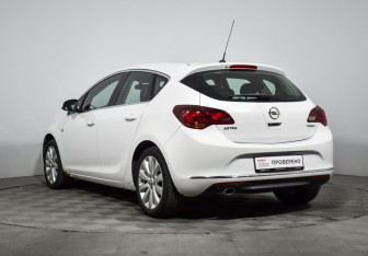 Подержанный автомобиль Opel Astra Hatchback 2014 года (7 фото)