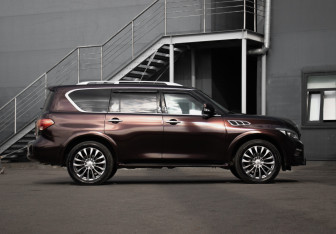 Подержанный автомобиль Infiniti QX80 2015 года (3 фото)
