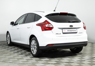 Подержанный автомобиль Ford Focus Hatchback 2014 года (7 фото)