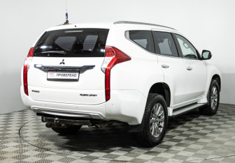Подержанный автомобиль Mitsubishi Pajero Sport 2018 года (5 фото)