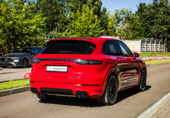 Подержанный автомобиль Porsche Cayenne 2022 года (6 фото)