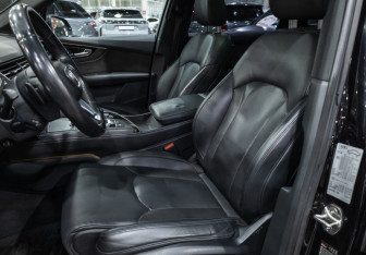 Подержанный автомобиль Audi Q7 2018 года (12 фото)