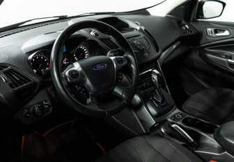 Подержанный автомобиль Ford Kuga 2016 года (11 фото)