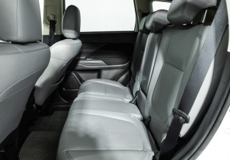 Подержанный автомобиль Mitsubishi Outlander 2019 года (10 фото)