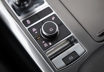 Подержанный автомобиль Land Rover Range Rover Sport 2018 года (24 фото)