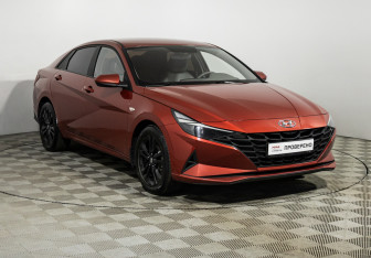 Подержанный автомобиль Hyundai Elantra Sedan 2022 года (3 фото)