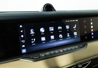 Подержанный автомобиль Voyah Free 2023 года (18 фото)