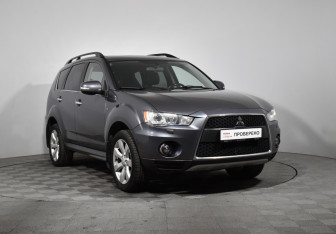 Подержанный автомобиль Mitsubishi Outlander 2011 года (3 фото)