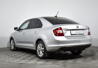 Подержанный автомобиль Skoda Rapid Liftback 2018 года (7 фото)