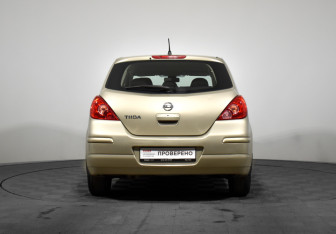 Подержанный автомобиль Nissan Tiida Hatchback 2011 года (6 фото)
