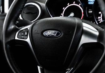 Подержанный автомобиль Ford Fiesta Hatchback 2017 года (11 фото)