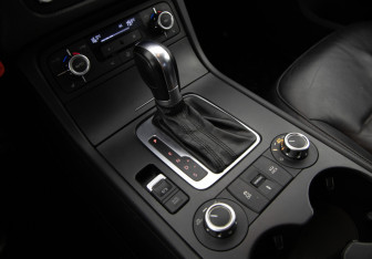 Подержанный автомобиль Volkswagen Touareg 2012 года (14 фото)