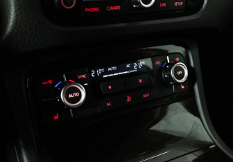 Подержанный автомобиль Volkswagen Touareg 2012 года (17 фото)