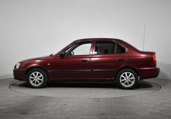 Подержанный автомобиль Hyundai Accent Sedan 2003 года (8 фото)