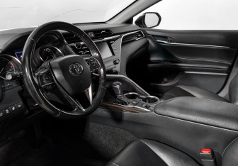Подержанный автомобиль Toyota Camry Sedan 2019 года (9 фото)