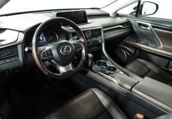 Подержанный автомобиль Lexus RX 2017 года (11 фото)
