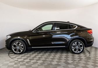Подержанный автомобиль BMW X6 2015 года (8 фото)