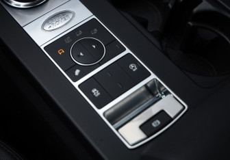 Подержанный автомобиль Land Rover Discovery 2019 года (22 фото)
