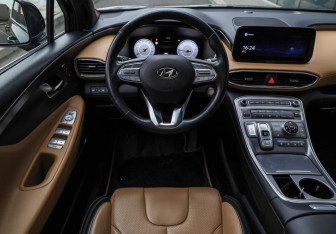 Подержанный автомобиль Hyundai Santa Fe 2022 года (11 фото)