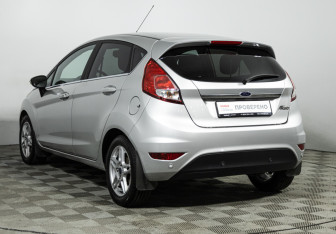 Подержанный автомобиль Ford Fiesta Hatchback 2016 года (7 фото)