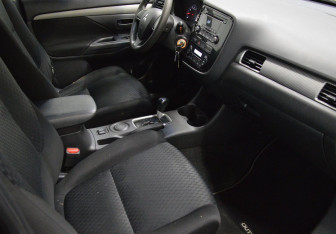 Подержанный автомобиль Mitsubishi Outlander 2014 года (12 фото)