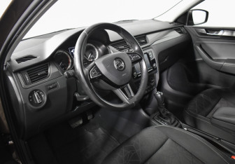 Подержанный автомобиль Skoda Rapid Liftback 2018 года (9 фото)