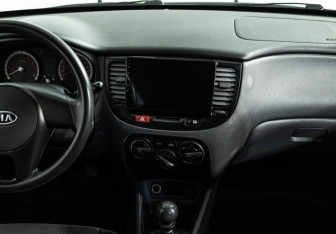 Подержанный автомобиль Kia Rio Hatchback 2011 года (14 фото)
